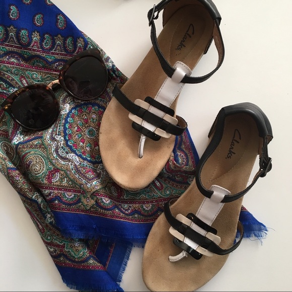 clarks black and white sandals